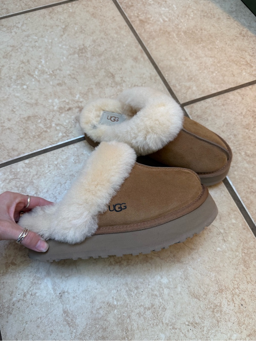 UGG Women's platform Chestnut Slip-On Slippers size 7